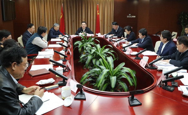 郝鵬主持召開中央企業(yè)經(jīng)濟(jì)運行座談會和宏觀經(jīng)濟(jì)及重點行業(yè)專家座談會強(qiáng)調(diào) 推動央企穩(wěn)增長高質(zhì)量發(fā)展 發(fā)揮在國民經(jīng)濟(jì)中的“穩(wěn)定器”作用